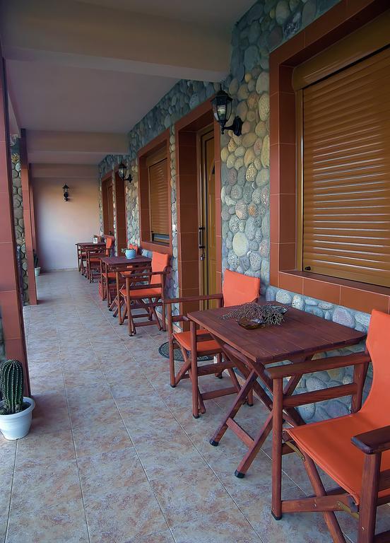 To Konaki Loutraki  Exterior photo